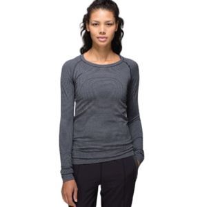 Lululemon Run Swiftly Tech Long Sleeve Womens Size 10 Navy White Stripe EUC